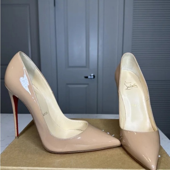 Christian Louboutin Shoes - CHRISTIAN LOUBOUTIN
So Kate patent leather heels
38.5 EU. Like new condition!!